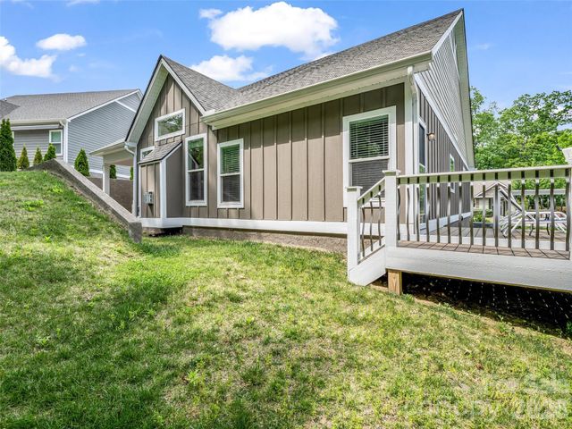 221 Millbrae Loop, Hendersonville, NC 28791