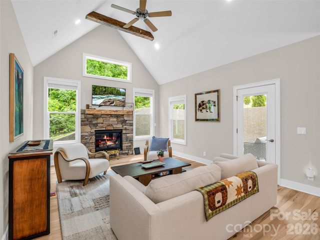 221 Millbrae Loop, Hendersonville, NC 28791