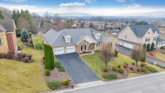 390 Stoneledge DR, Roanoke, VA 24019