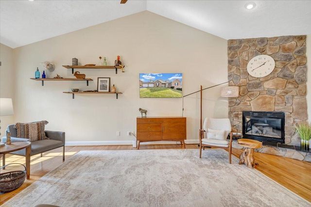 390 Stoneledge DR, Roanoke, VA 24019