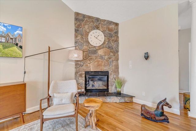 390 Stoneledge DR, Roanoke, VA 24019