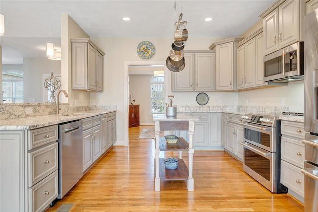 390 Stoneledge DR, Roanoke, VA 24019