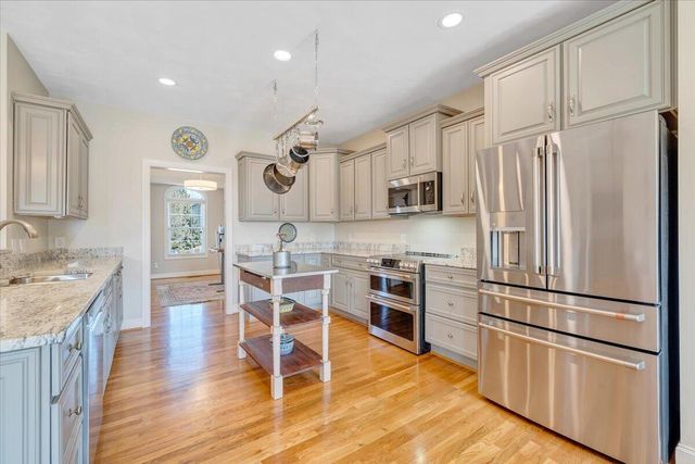 390 Stoneledge DR, Roanoke, VA 24019