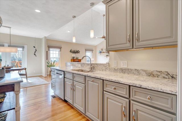 390 Stoneledge DR, Roanoke, VA 24019