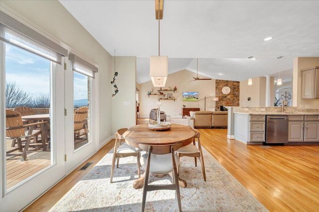 390 Stoneledge DR, Roanoke, VA 24019