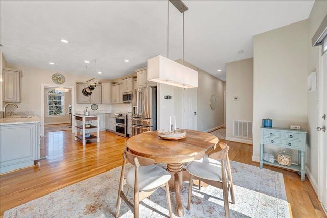 390 Stoneledge DR, Roanoke, VA 24019