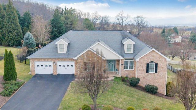 390 Stoneledge DR, Roanoke, VA 24019