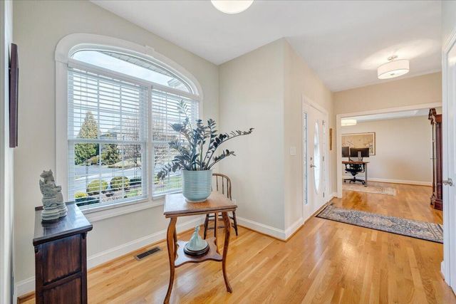 390 Stoneledge DR, Roanoke, VA 24019