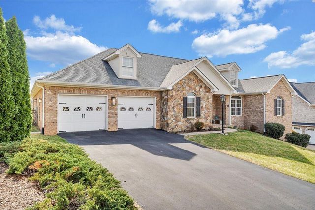 390 Stoneledge DR, Roanoke, VA 24019