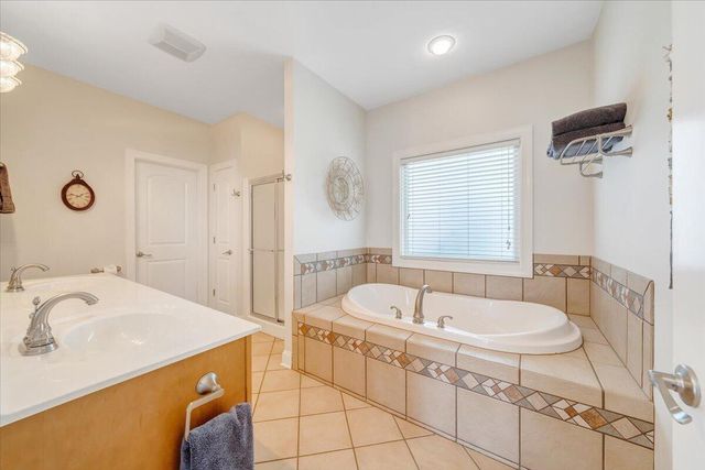 390 Stoneledge DR, Roanoke, VA 24019