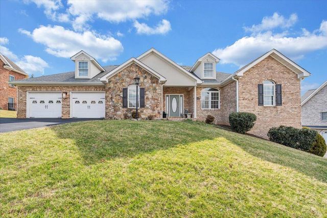 390 Stoneledge DR, Roanoke, VA 24019