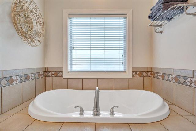 390 Stoneledge DR, Roanoke, VA 24019