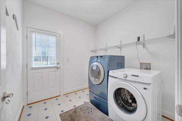 390 Stoneledge DR, Roanoke, VA 24019