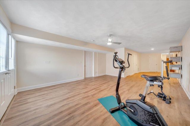 390 Stoneledge DR, Roanoke, VA 24019