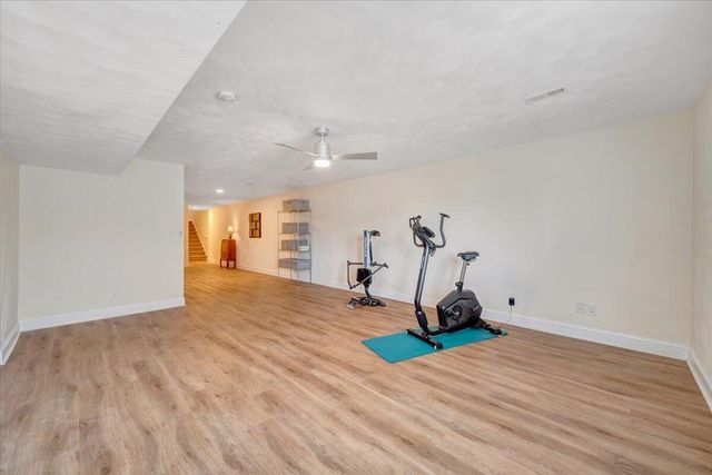 390 Stoneledge DR, Roanoke, VA 24019