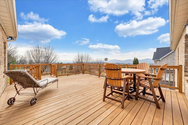 390 Stoneledge DR, Roanoke, VA 24019