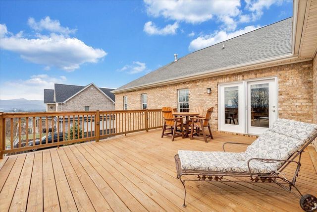 390 Stoneledge DR, Roanoke, VA 24019