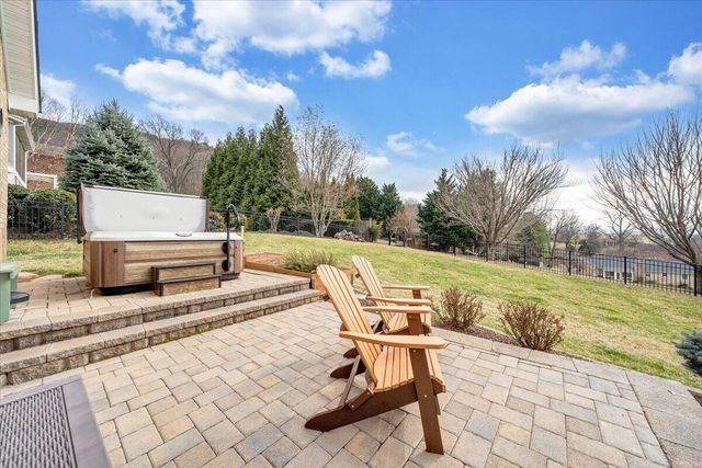 390 Stoneledge DR, Roanoke, VA 24019