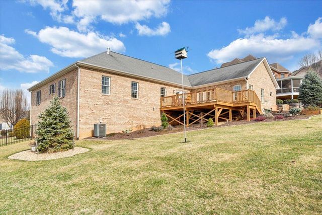 390 Stoneledge DR, Roanoke, VA 24019