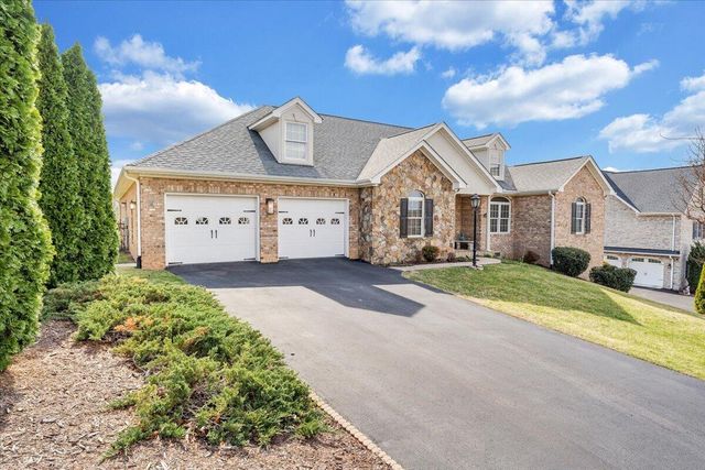 390 Stoneledge DR, Roanoke, VA 24019