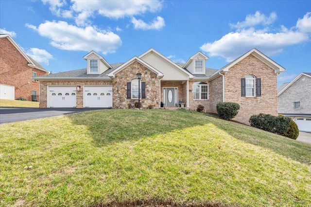 390 Stoneledge DR, Roanoke, VA 24019