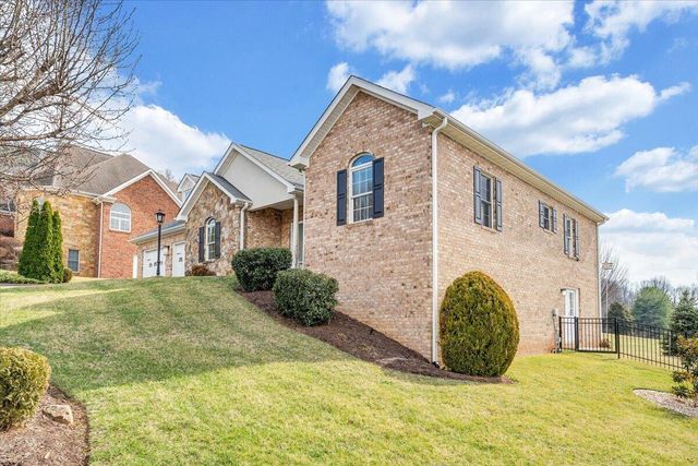 390 Stoneledge DR, Roanoke, VA 24019