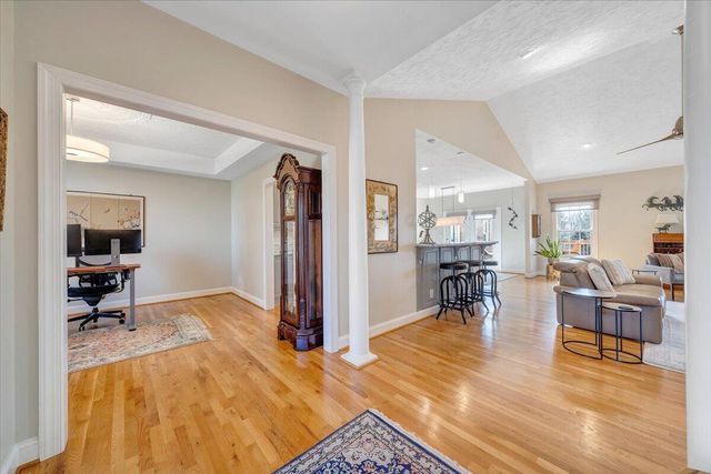 390 Stoneledge DR, Roanoke, VA 24019