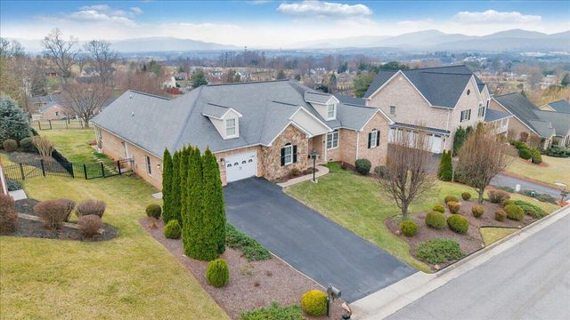 390 Stoneledge DR, Roanoke, VA 24019