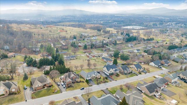 390 Stoneledge DR, Roanoke, VA 24019