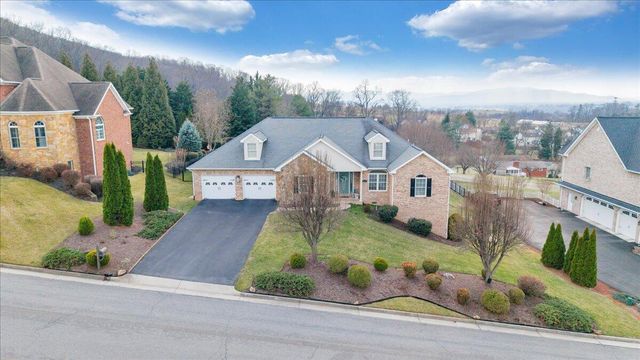 390 Stoneledge DR, Roanoke, VA 24019