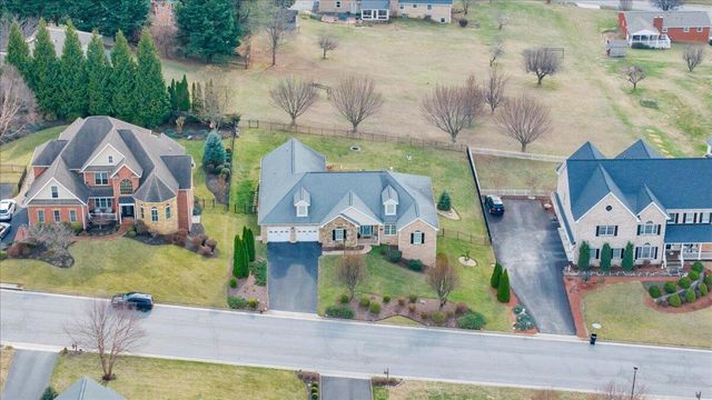 390 Stoneledge DR, Roanoke, VA 24019