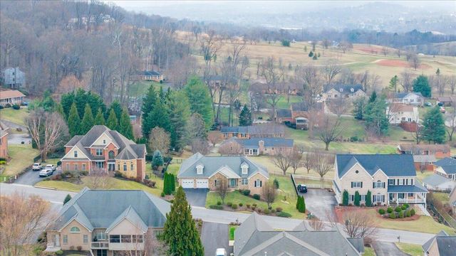 390 Stoneledge DR, Roanoke, VA 24019