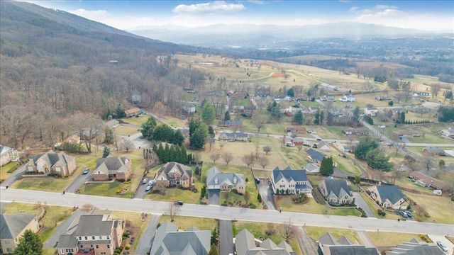 390 Stoneledge DR, Roanoke, VA 24019