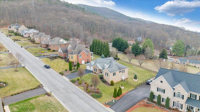 390 Stoneledge DR, Roanoke, VA 24019