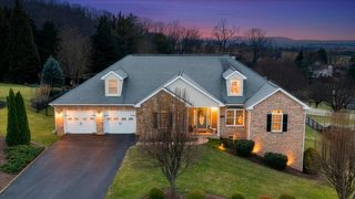 390 Stoneledge DR, Roanoke, VA 24019