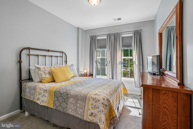 133 LONG POINT DR, Fredericksburg, VA 22406