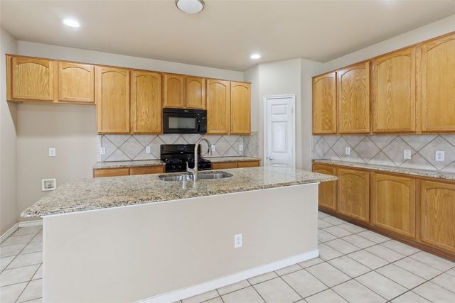 1117 Wenk Drive, Aubrey, TX 76227
