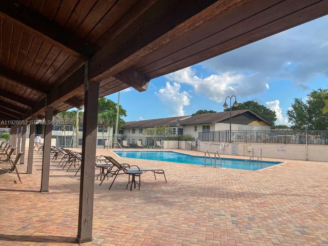 370 E Laurel Dr 3 E, Margate, FL 33063