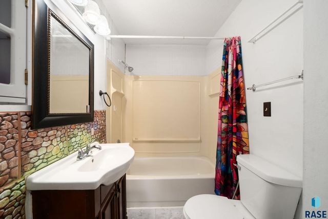212 W 42nd St Street, Sioux Falls, SD 57105