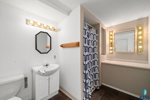 212 W 42nd St Street, Sioux Falls, SD 57105