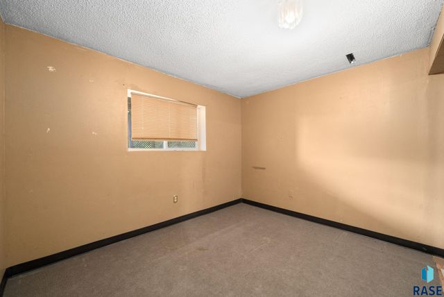212 W 42nd St Street, Sioux Falls, SD 57105