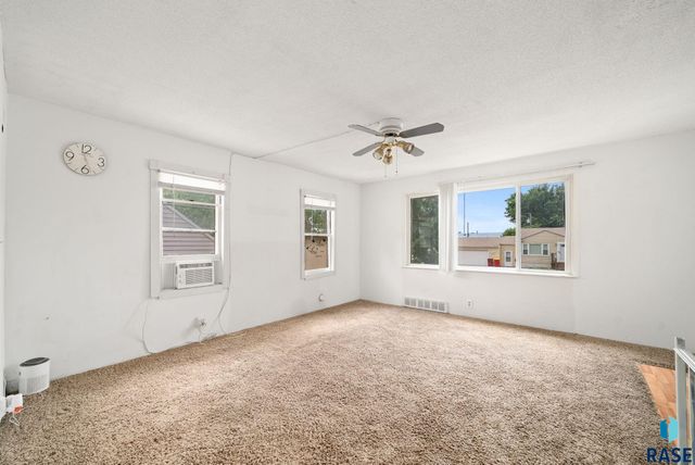 212 W 42nd St Street, Sioux Falls, SD 57105