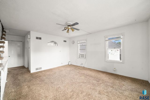 212 W 42nd St Street, Sioux Falls, SD 57105