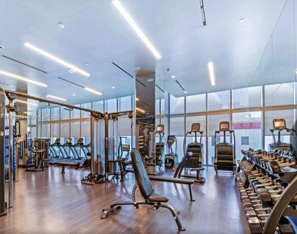 851 NE 1st Ave 1011, Miami, FL 33132