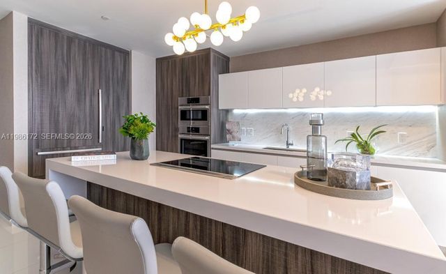 851 NE 1st Ave 1011, Miami, FL 33132