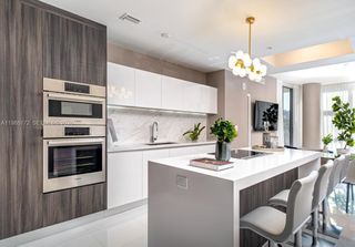 851 NE 1st Ave 1011, Miami, FL 33132