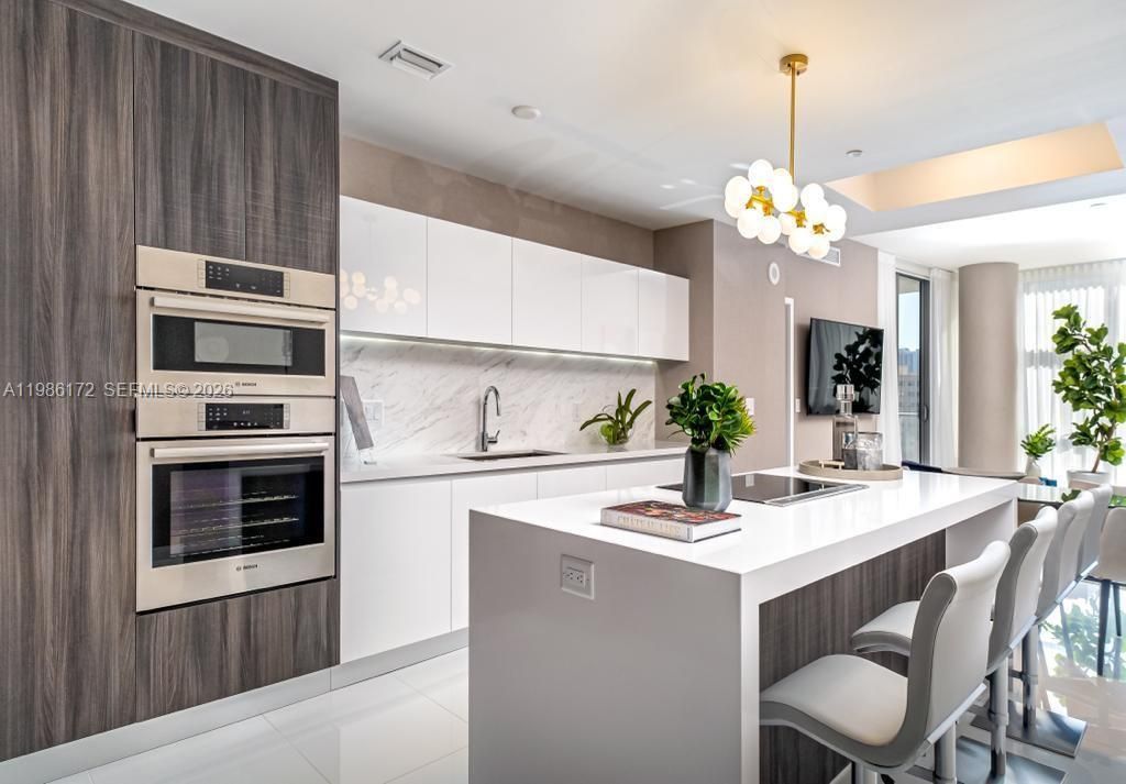 851 NE 1st Ave 1011, Miami, FL 33132