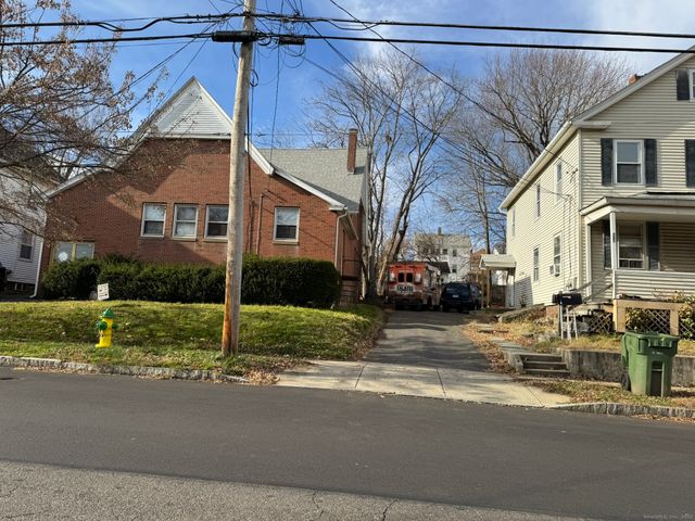 565 High Street, Middletown, CT 06457