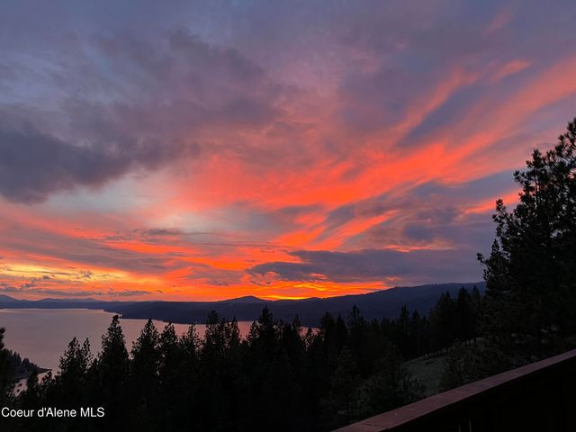 2094 E Driftwood Heights Dr, Harrison, ID 83833