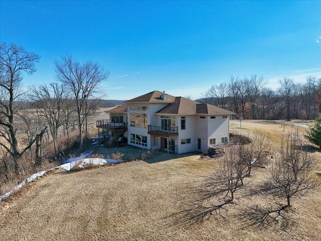 9917 Carter Road, Mazomanie, WI 53560